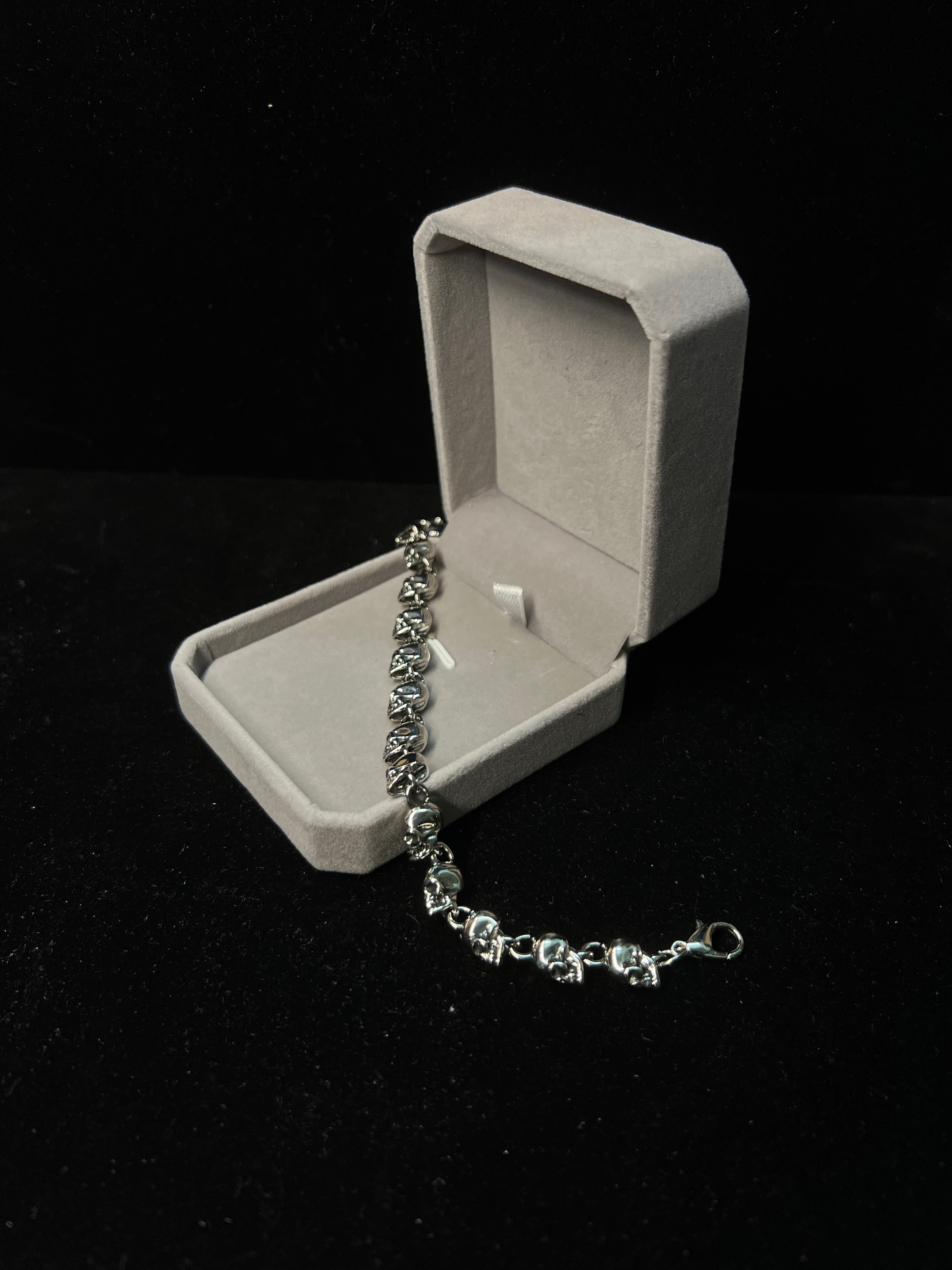 Pulsera de cadena con calavera