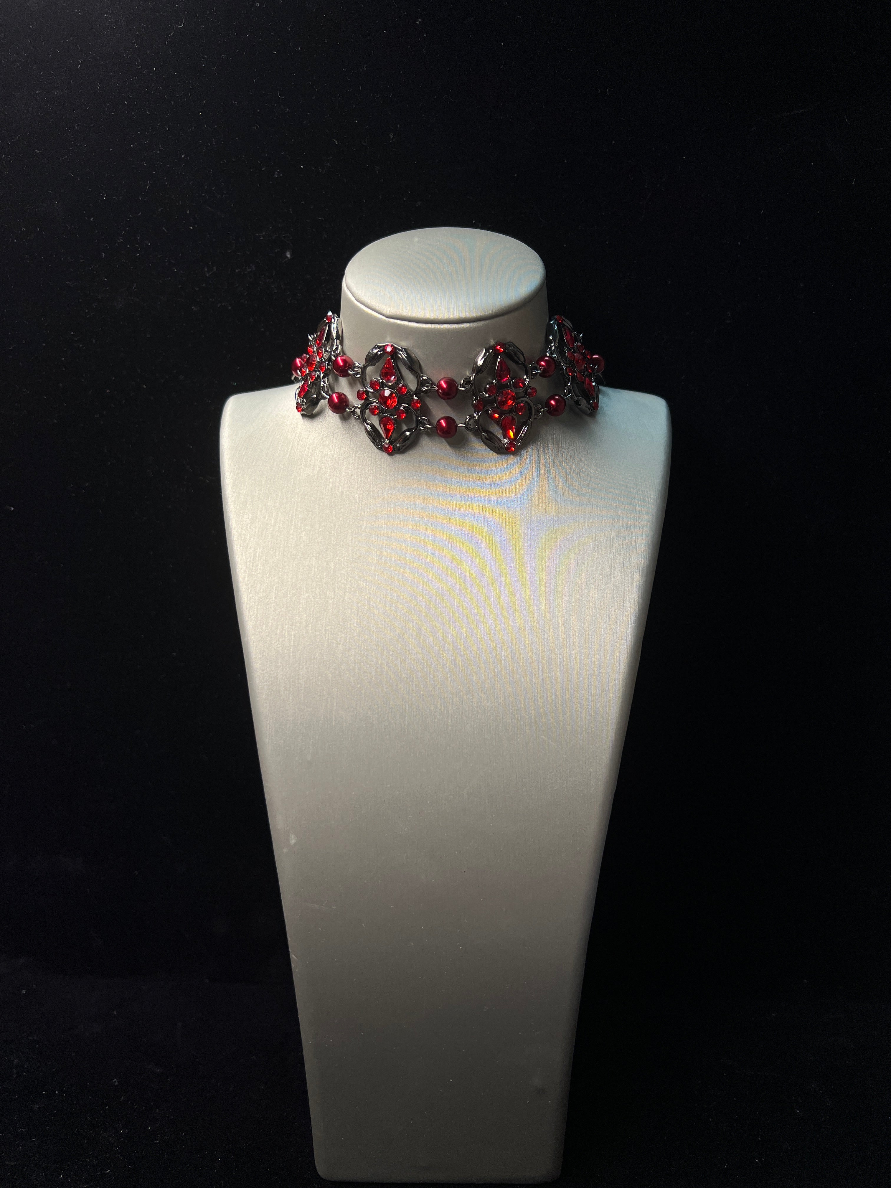 Gargantilla de cristal rojo