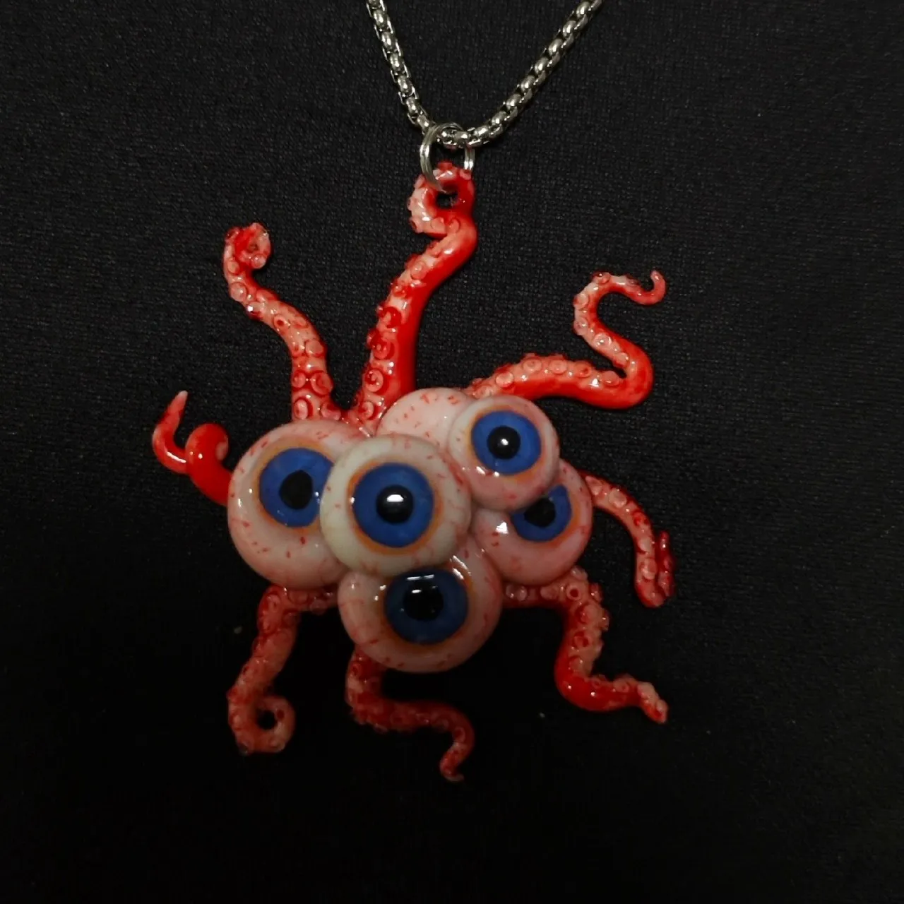 Colgante de placa con forma de cerebro y globo ocular | Collar de anatomía del terror
