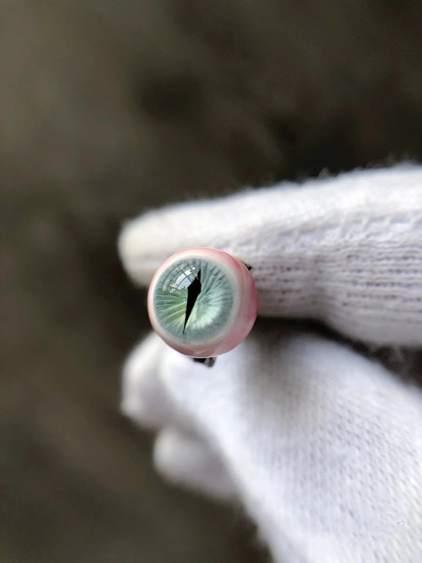 Pendientes de botón con forma de globo ocular verde