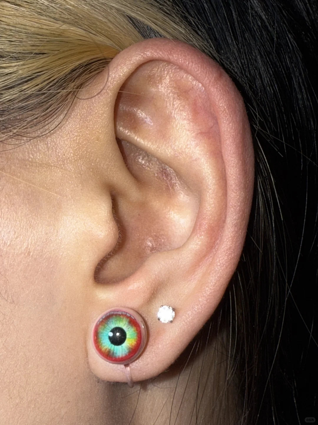 Realistic Eyeball Ear Cuff (Clip-On) – Single Piece