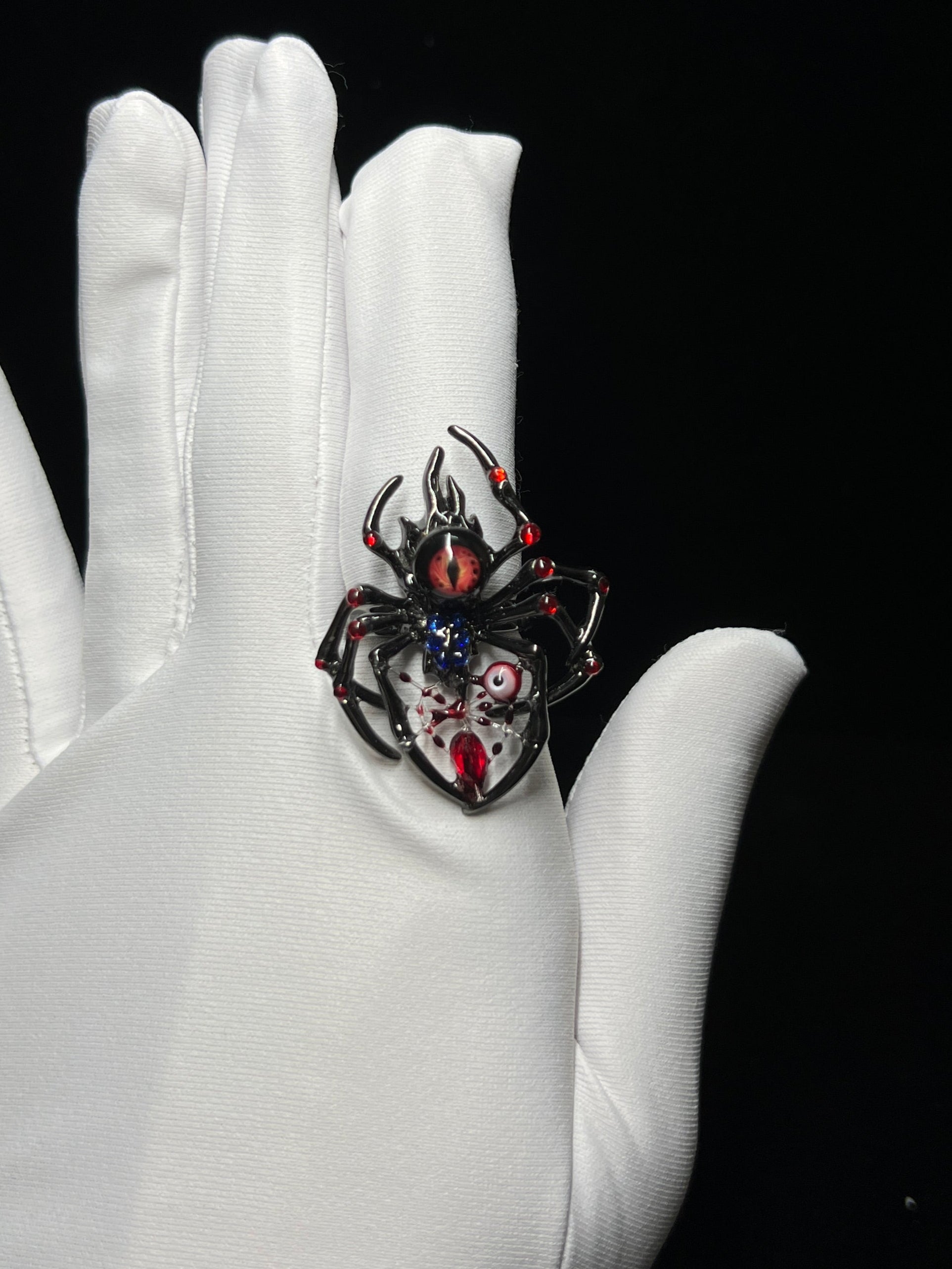 Venom Kiss Gothic Spider Ring