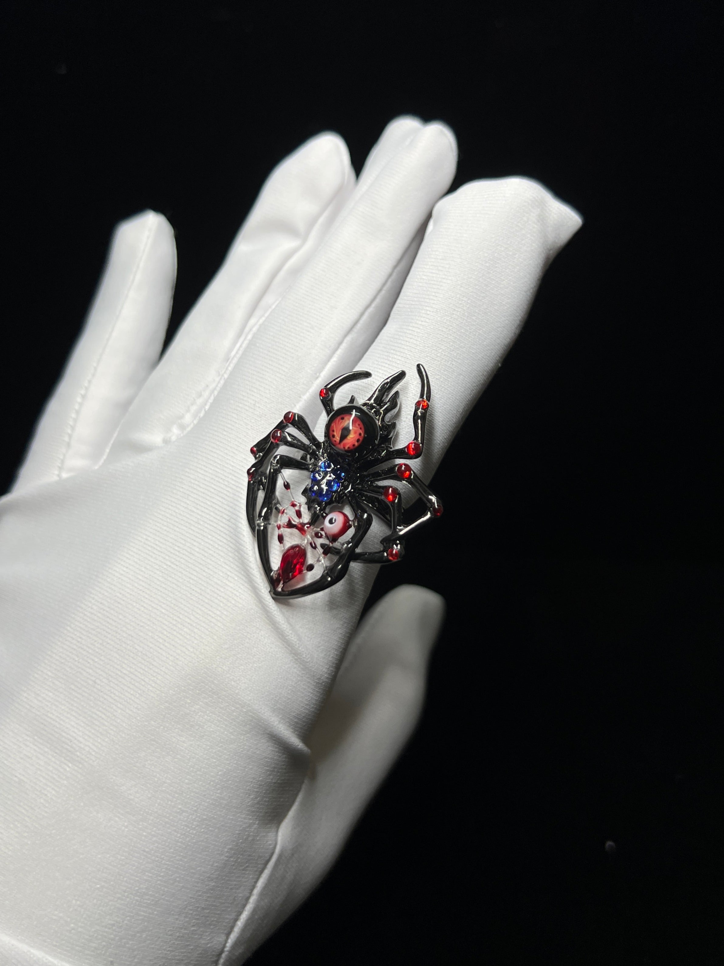 Venom Kiss Gothic Spider Ring