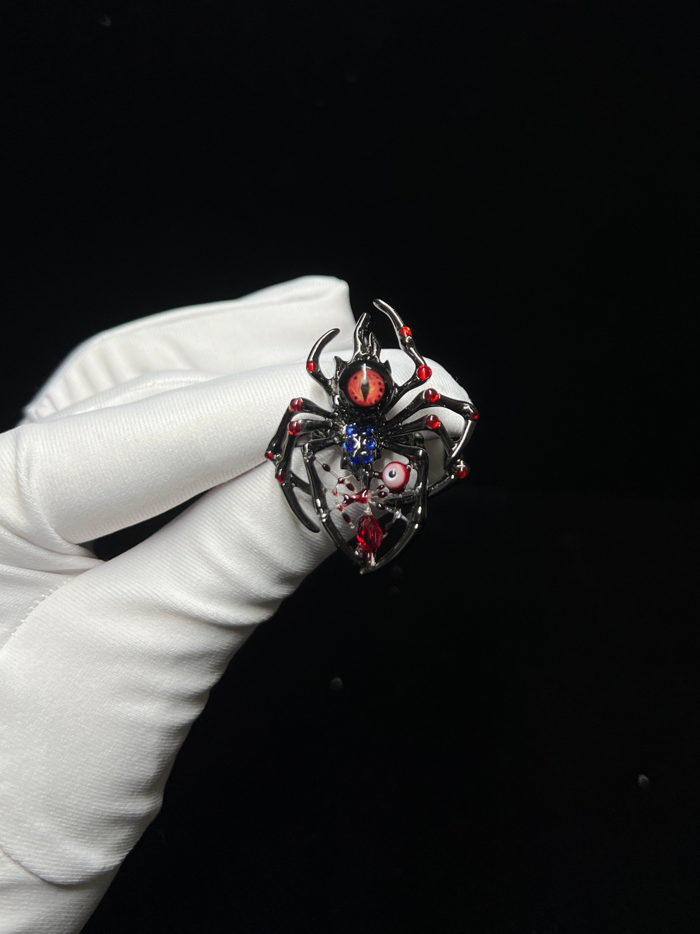 Venom Kiss Gothic Spider Ring