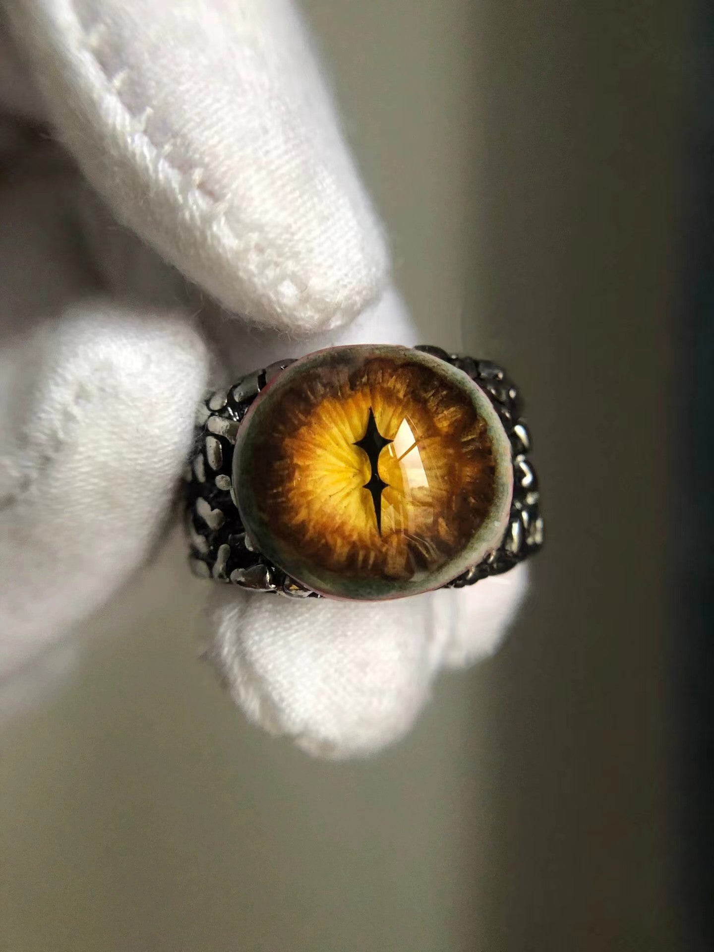 Golden Cat's Eye Ring - Vintage gold ring with cat eye gemstone