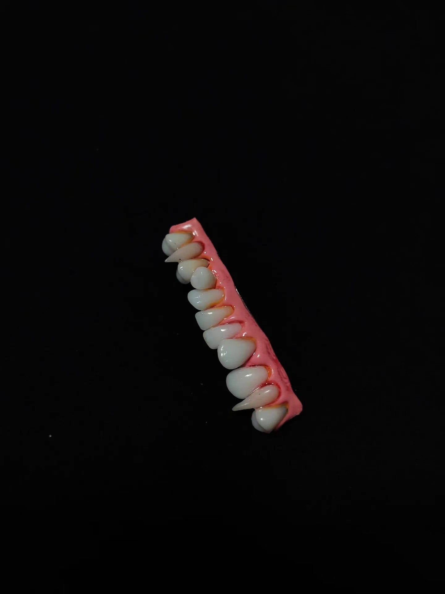 Mini Gruselige Zahn Haarspange – 6cm Gothic Horror Haarspange